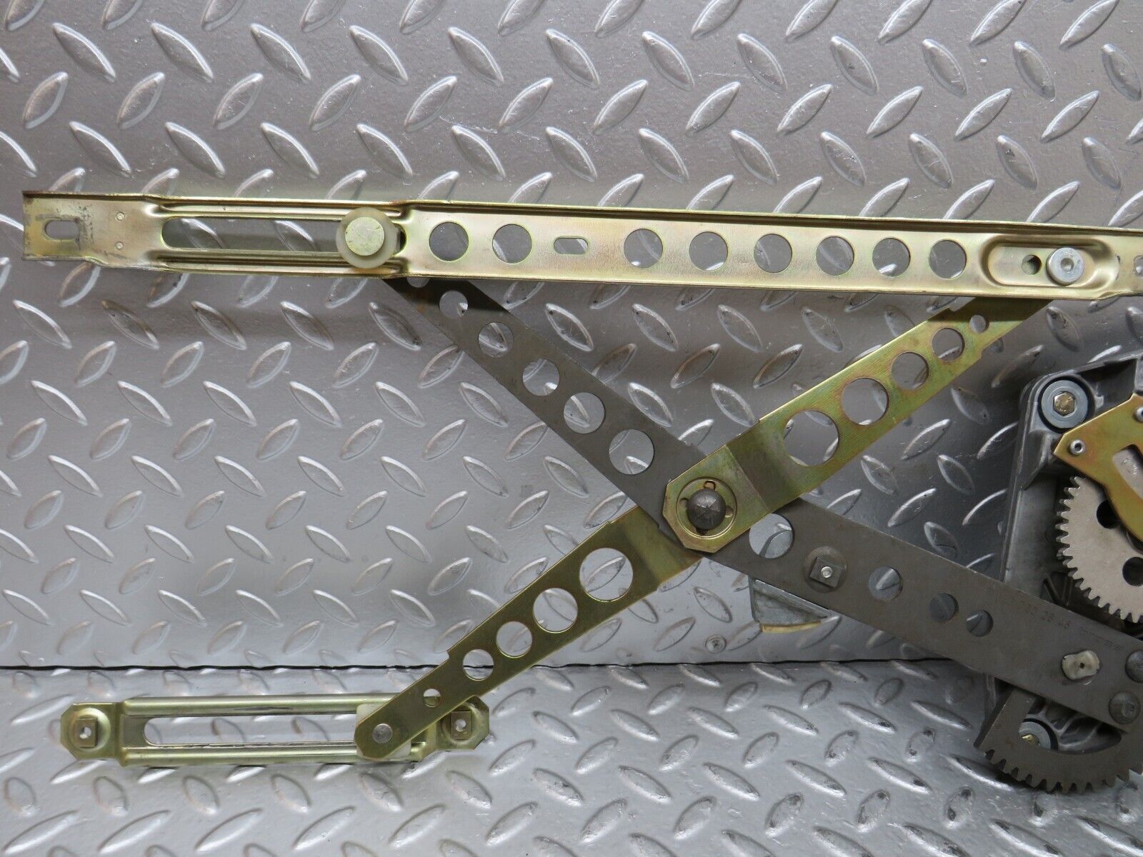 28015 Mercedes-Benz W123 280E Front Right Power Window Regulator 1237202846