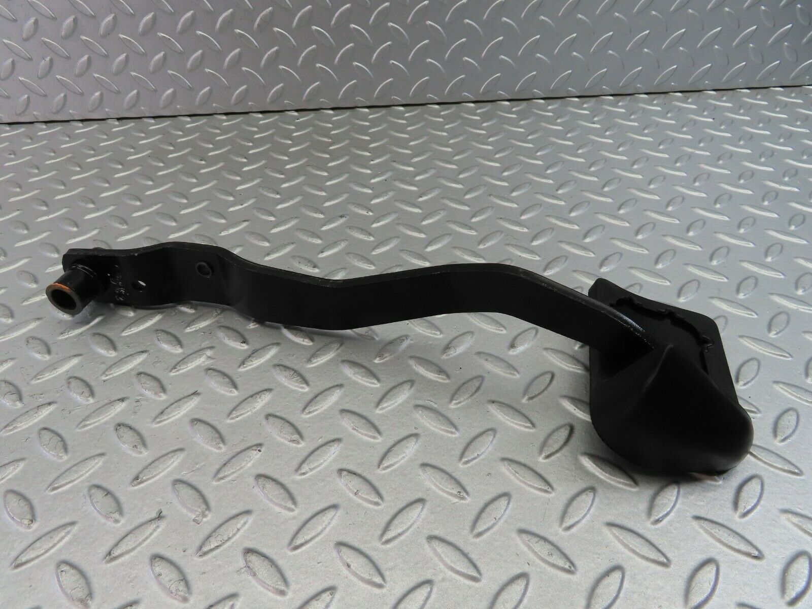 7682 Mercedes-Benz S123 230TE Wagon Brake Pedal With Rubber 1232910082