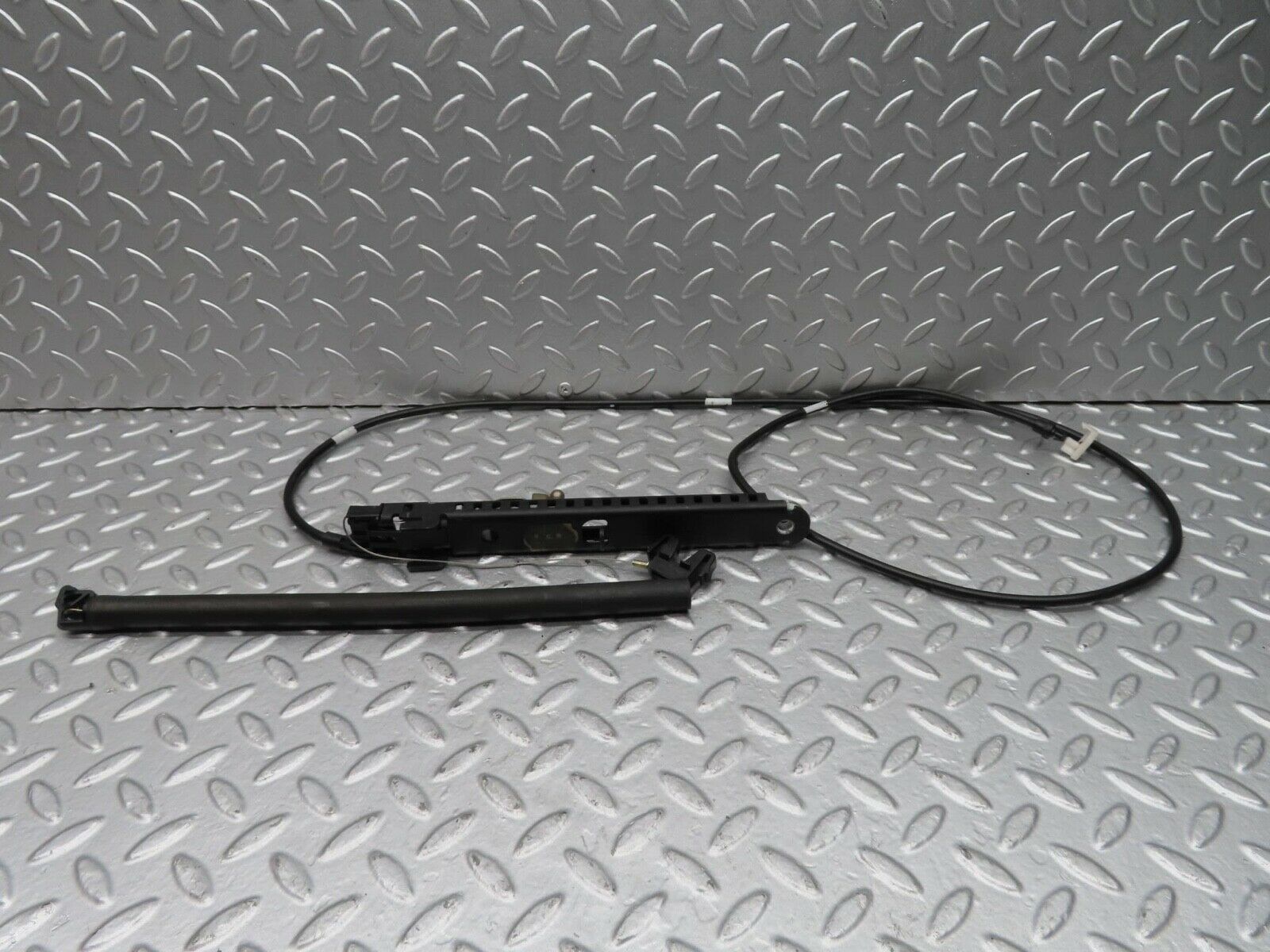 15041 Mercedes-Benz W140 S320 Rear Right Head Rest Folding Mechanism Cable