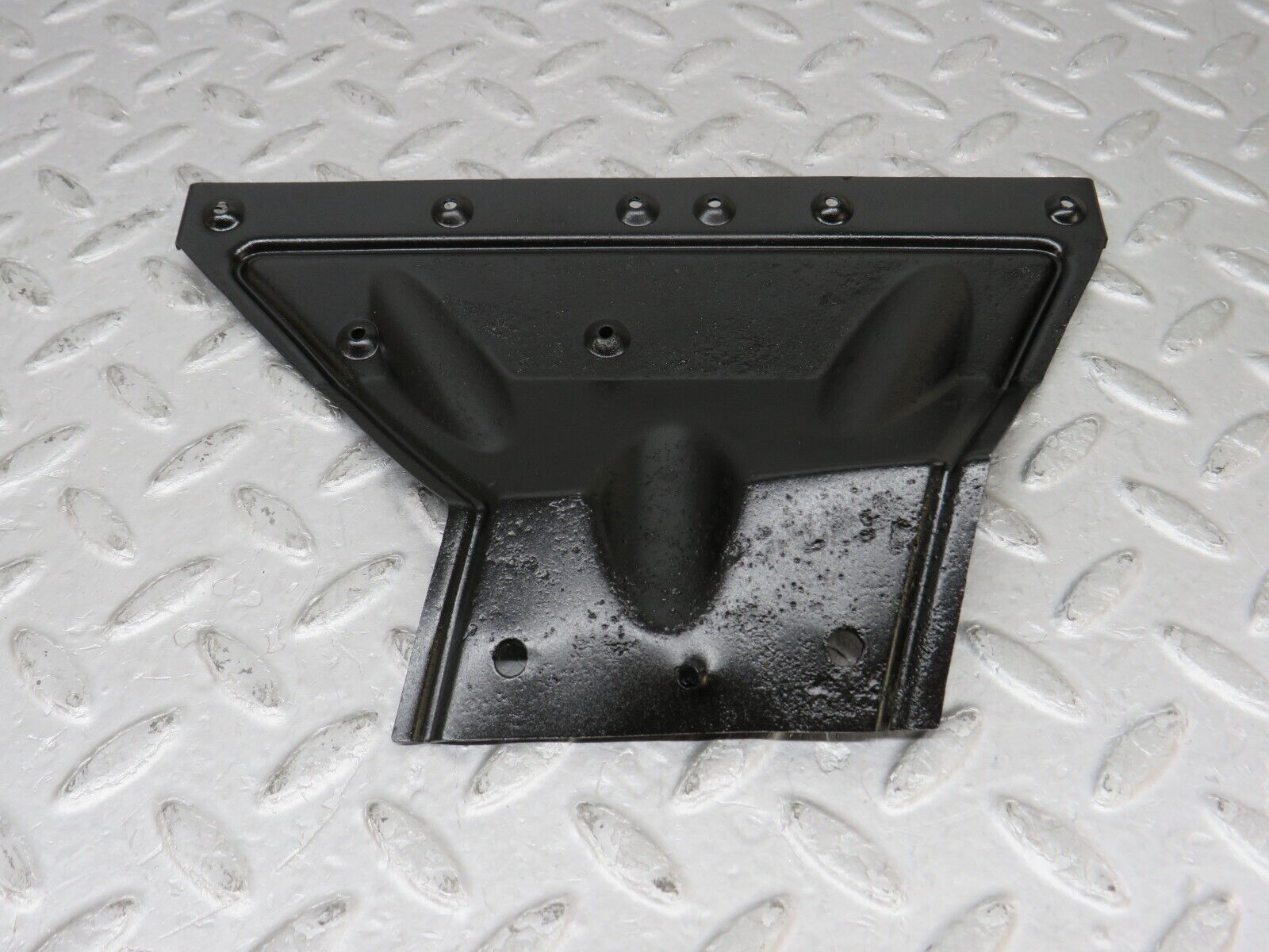 35783 Mercedes-Benz W108 Engine Bay Wire Cover