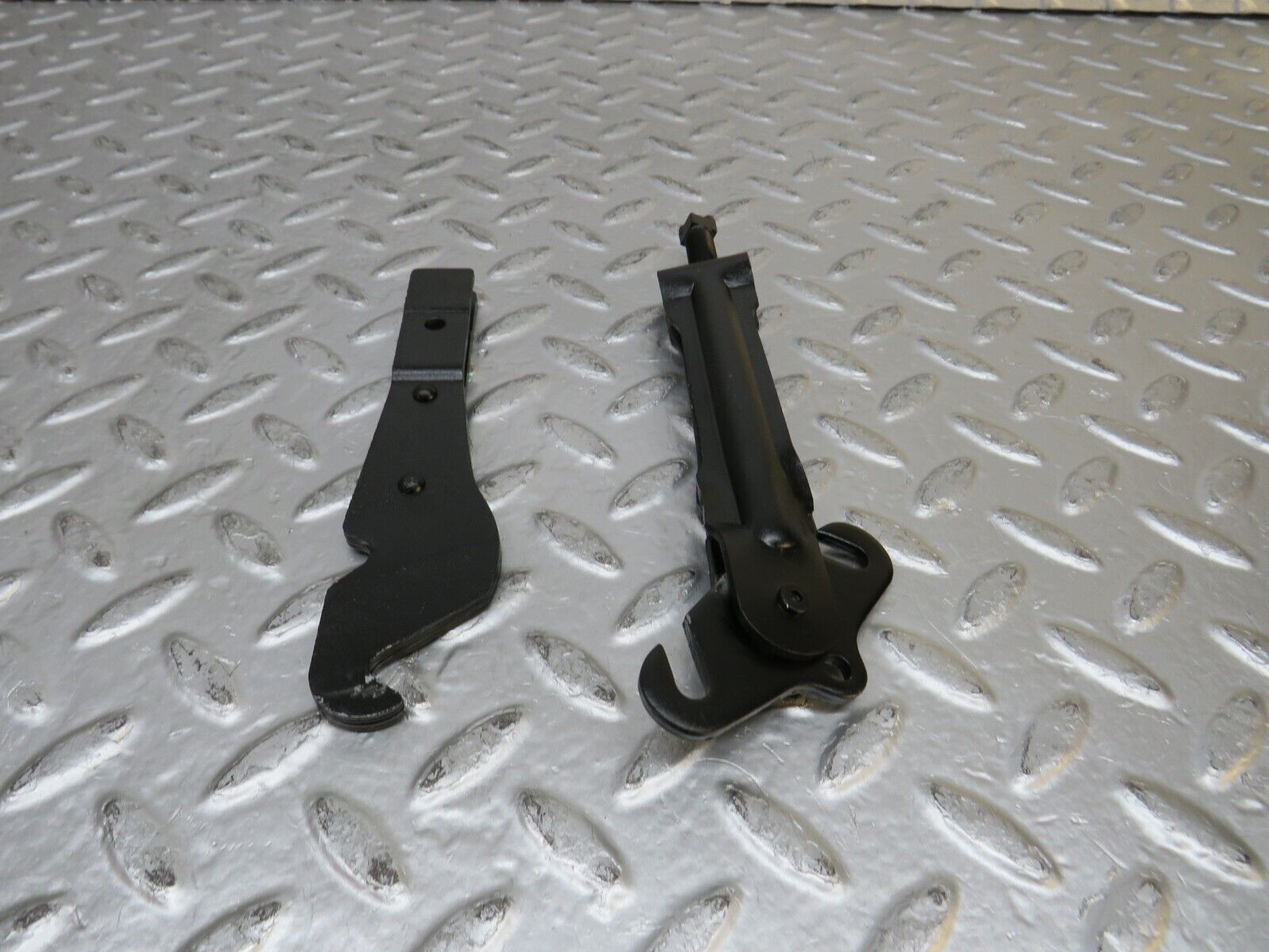 29753 Mercedes-Benz W123 230E Handbrake Adjusting Handbrake Regulator