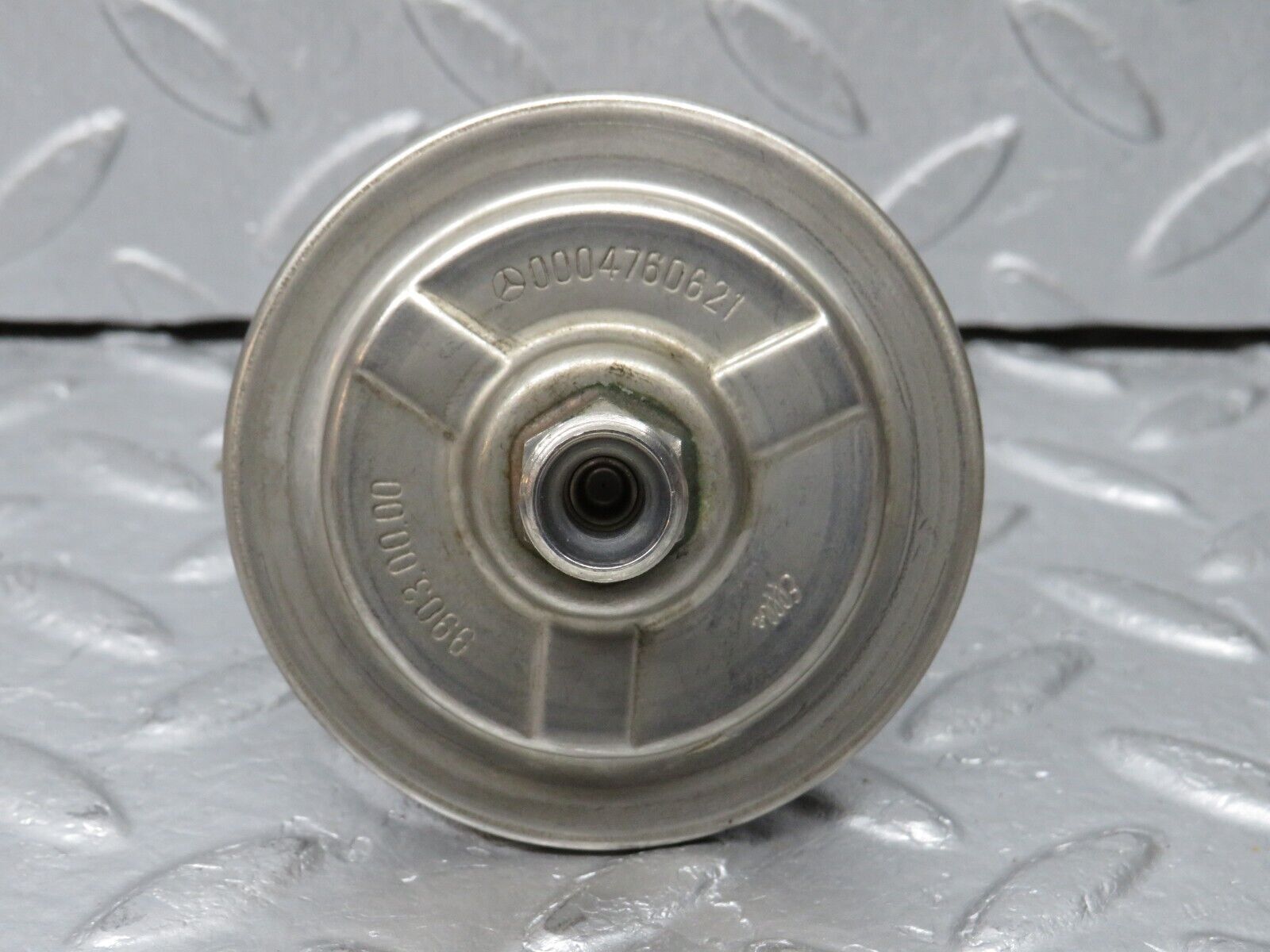 38796 Mercedes-Benz W201 190E 2.6L Fuel Pressure Regulator 0004760621