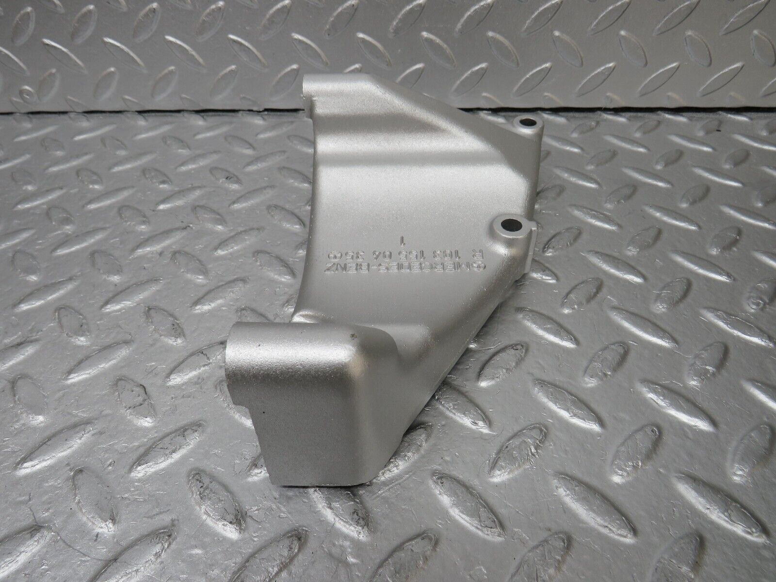 34686 Mercedes-Benz W124 260E Alternator Generator Mount Bracket 1031550435