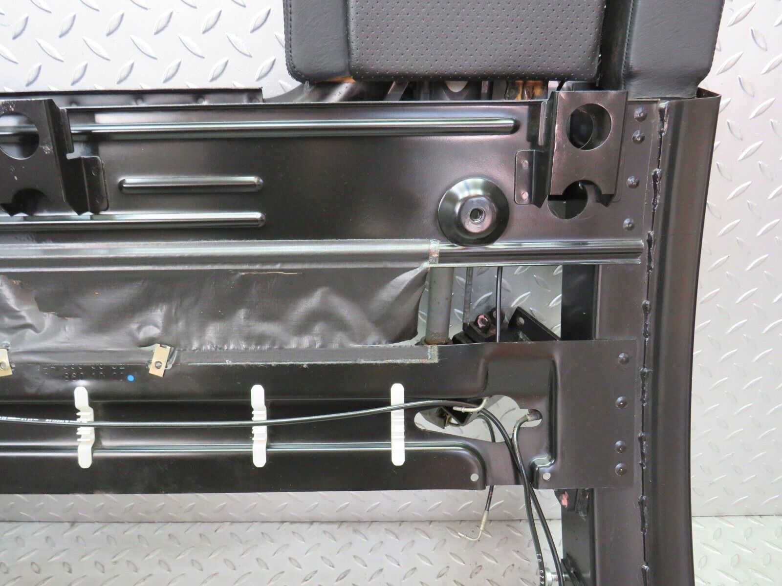 38181 Mercedes-Benz A124 320E Cabriolet Rear Headrest Complete Mechanism 1248600632 1248601032