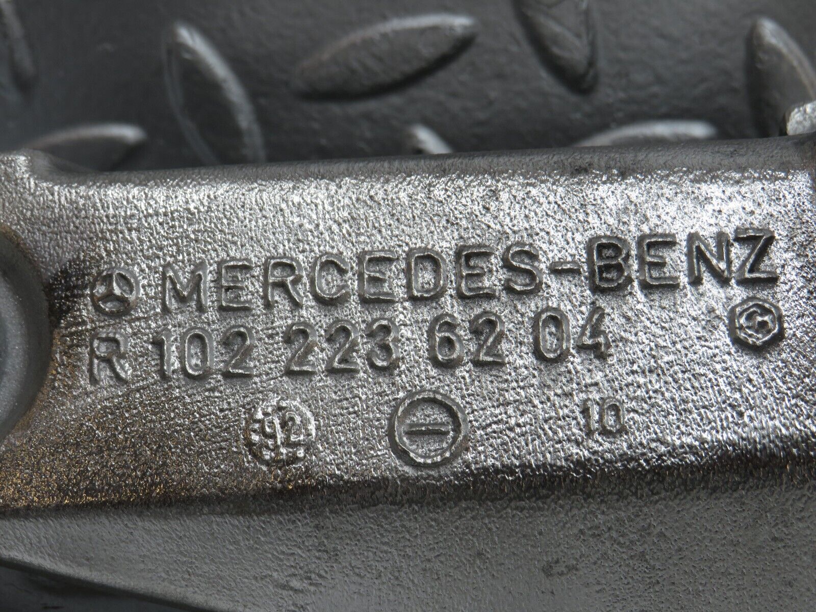 31768 Mercedes-Benz W201 190LE 1.8L Engine Mount Bracket Right Side 1022236204