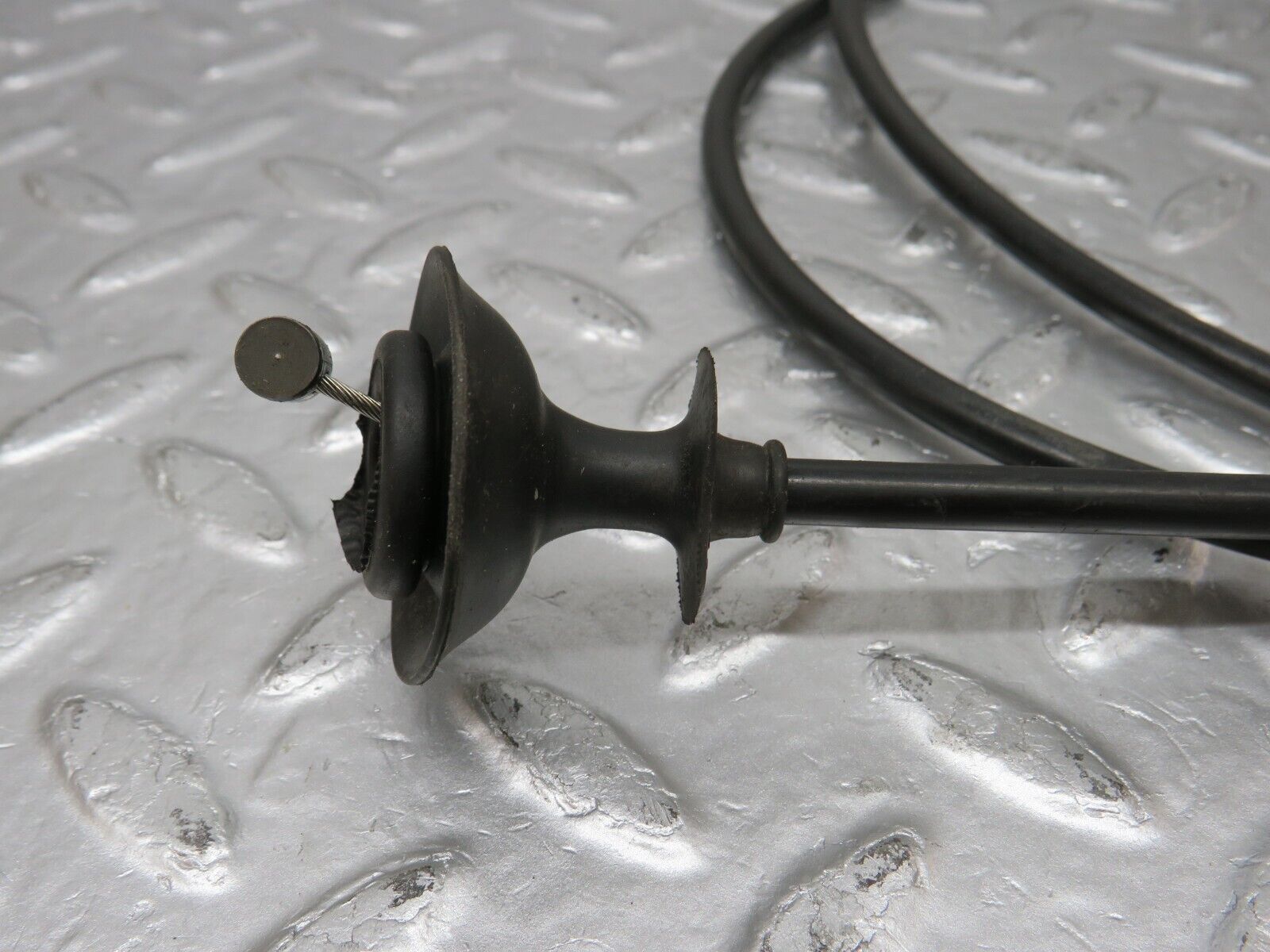 34183 Mercedes-Benz W124 230E Bonnet Release Cable 1239970681