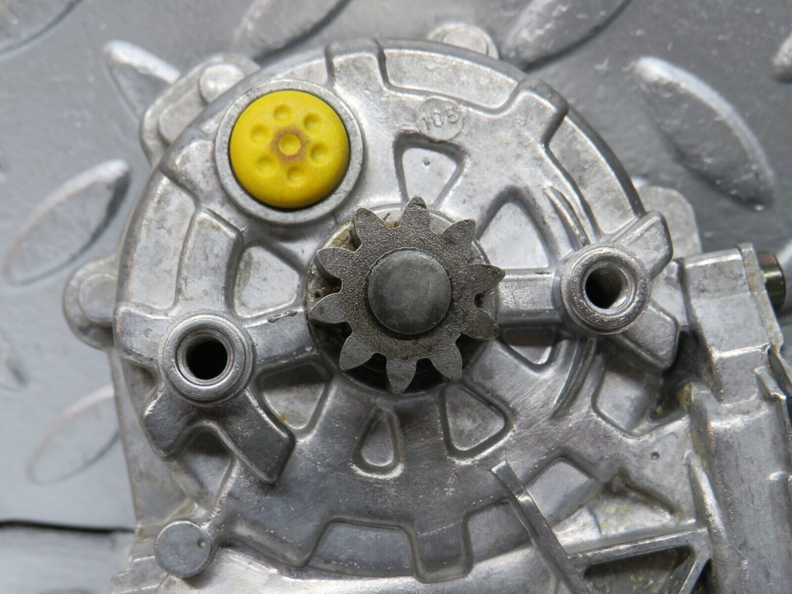 32451 Mercedes-Benz S124 300TE Window Regulator Motor Left Bosch 0130821284