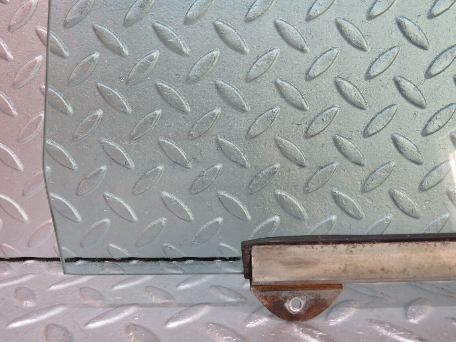 37513 Mercedes-Benz W109 300SEL Rear Left Door Window Glass