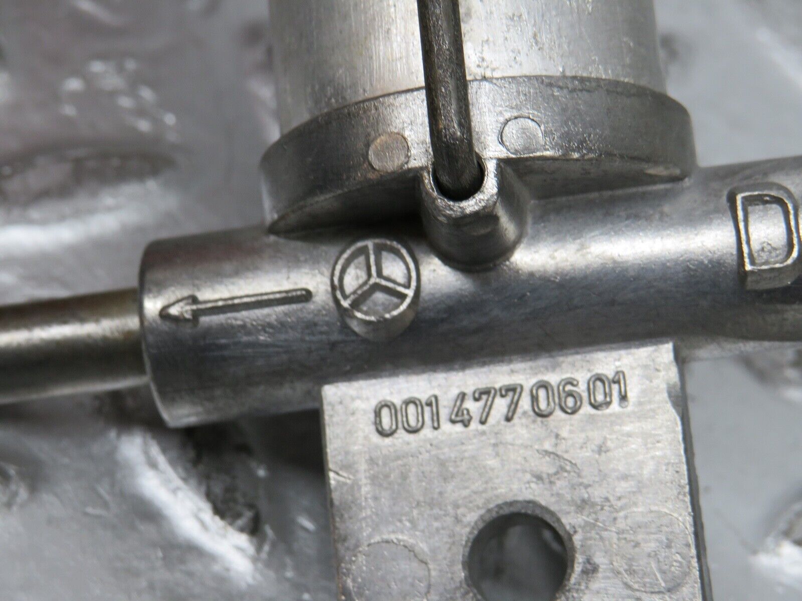 0357 Mercedes-Benz W120 180D Ponton Fuel Prefilter 001477060