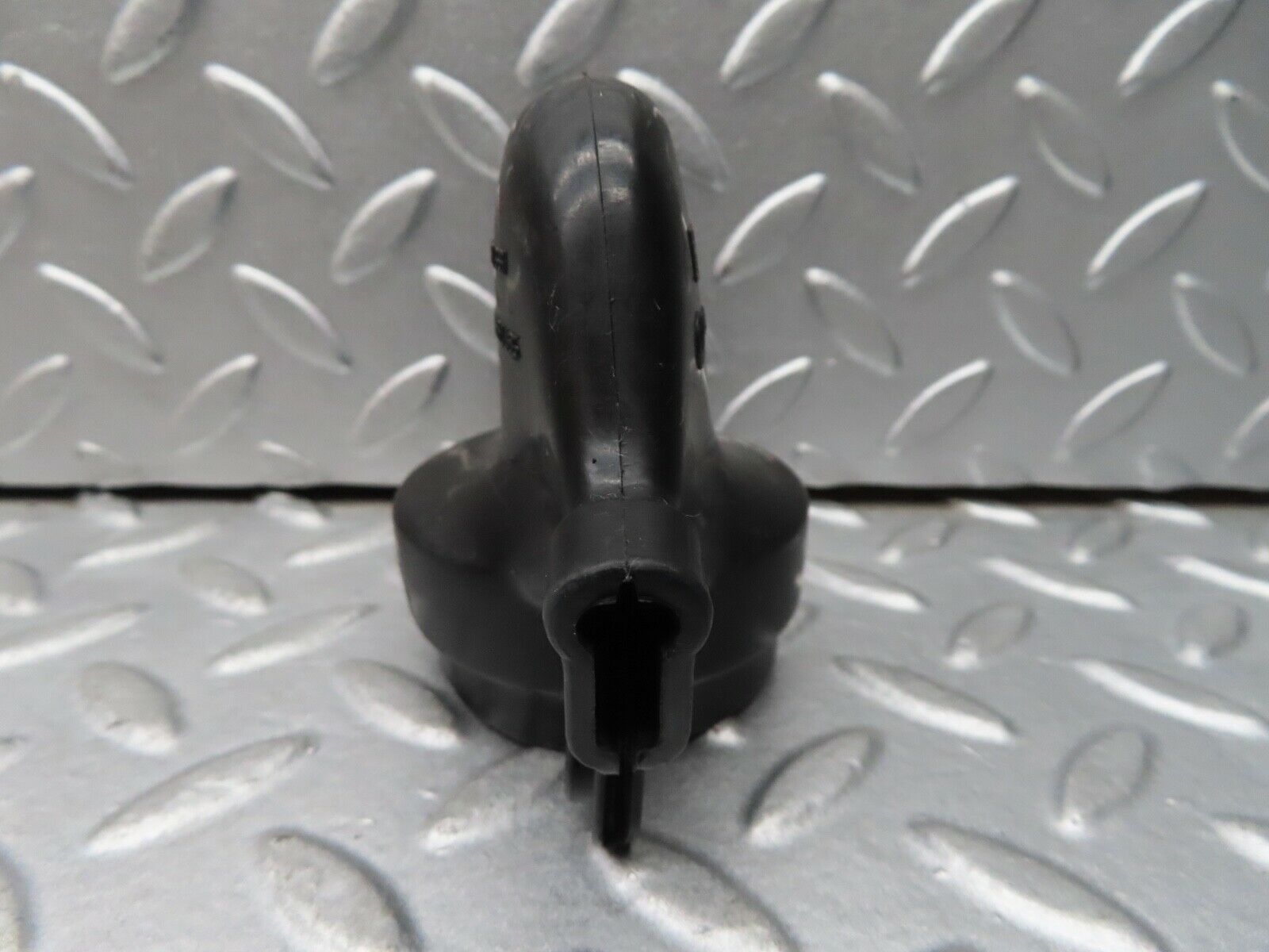 17644 Mercedes-Benz W116 450SEL Ignition Coil Cover Cap 0001581485