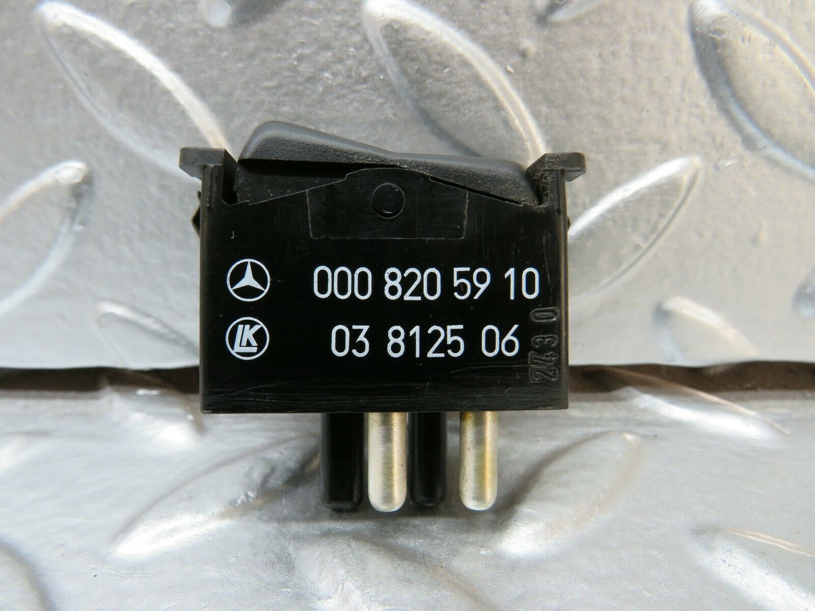 23980 Mercedes-Benz W123 280E Interior Light Switch 0008205910