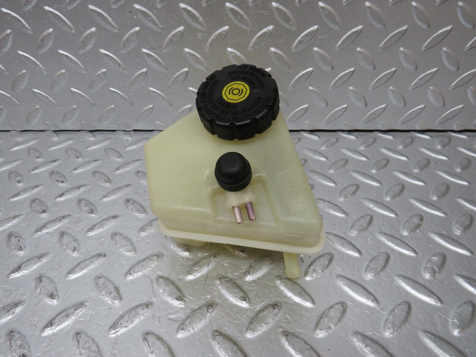 31309 Mercedes-Benz S124 220TE Brake Fluid Reservoir Tank 2024300002