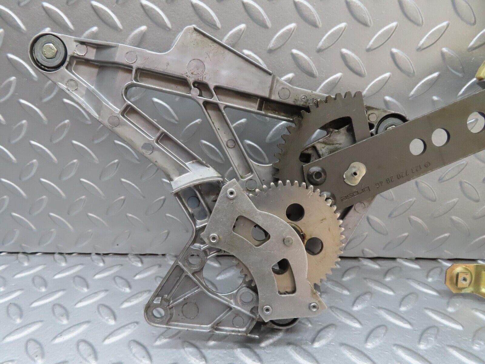 16007 Mercedes-Benz W123 280E Front Right Power Window Regulator 1237202846