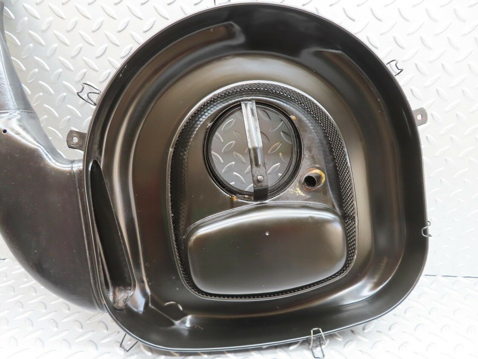 14190 Mercedes-Benz W116 350SE Air Filter Box Housing 0080948902