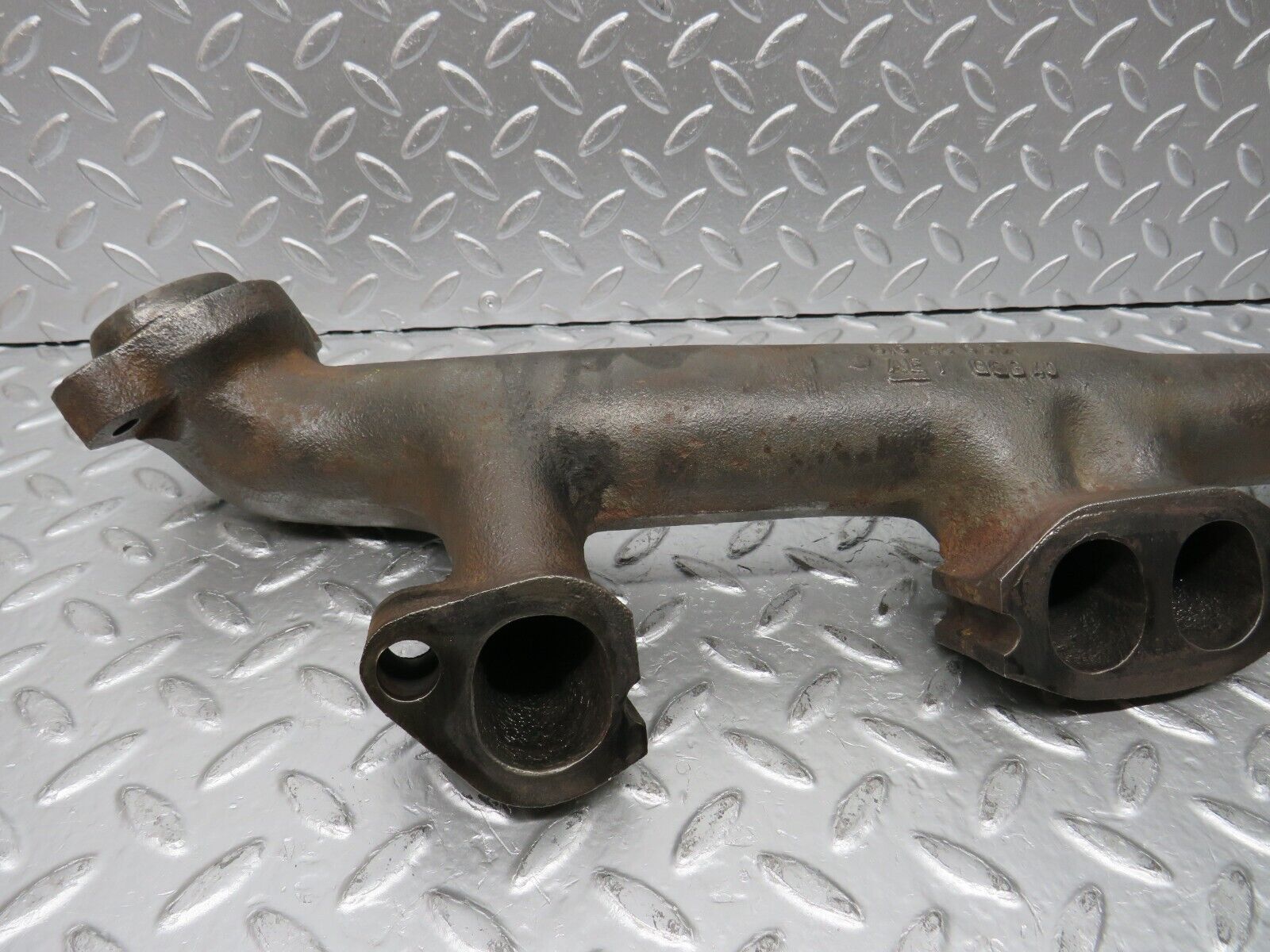 31100 Mercedes-Benz W123 200D Exhaust Manifold 6161420501 OM615.940