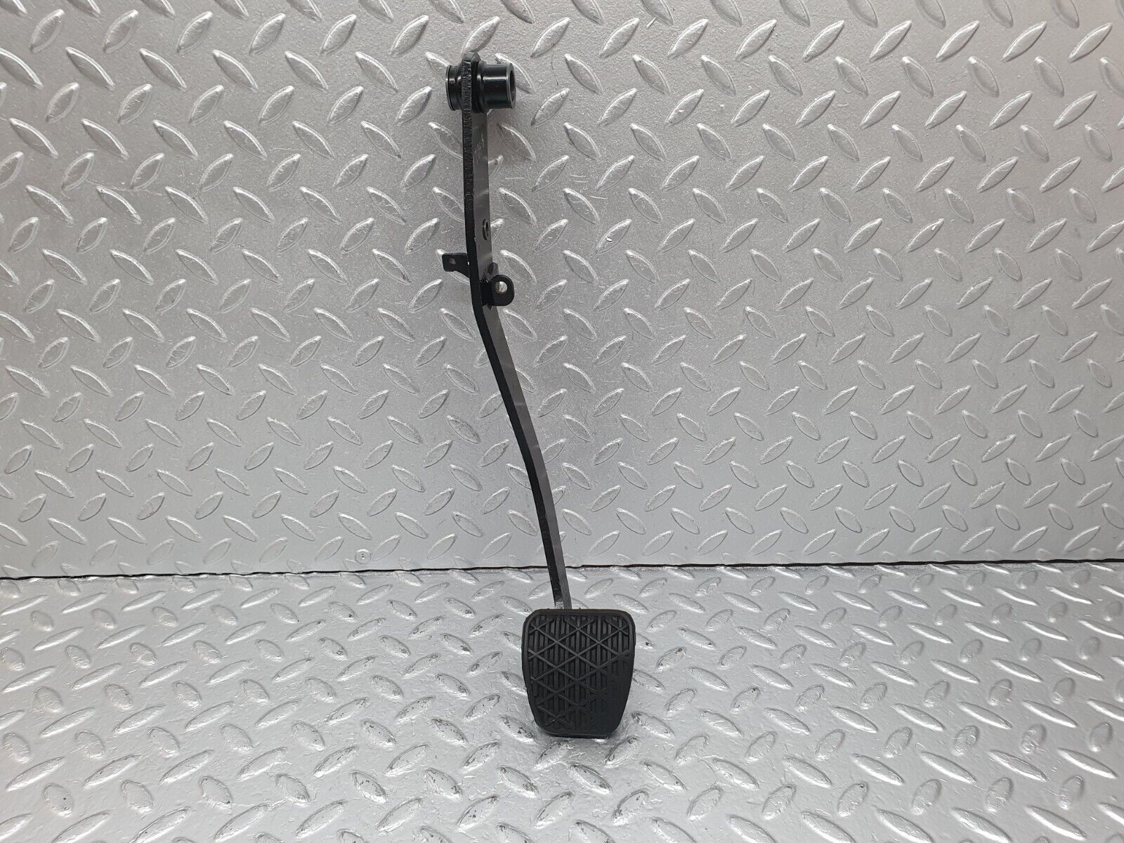 41457 Mercedes-Benz W124 200E Brake Pedal With Rubber 2012920082