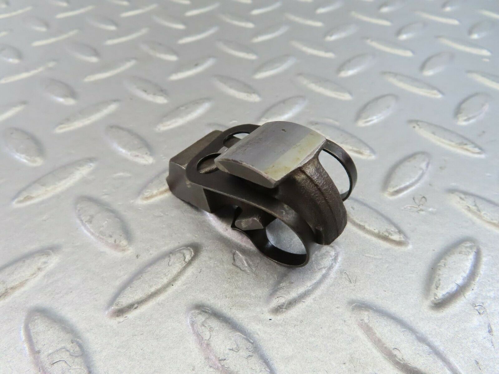 9862 Mercedes-Benz C123 280CE Coupe Valve Rocker Arm With Retaining Spring