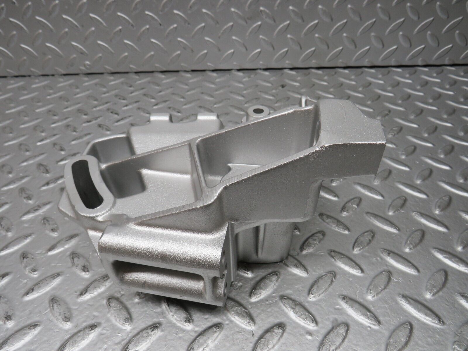 32911 Mercedes-Benz W123 300D Power Steering Pump Bracket 6172360330