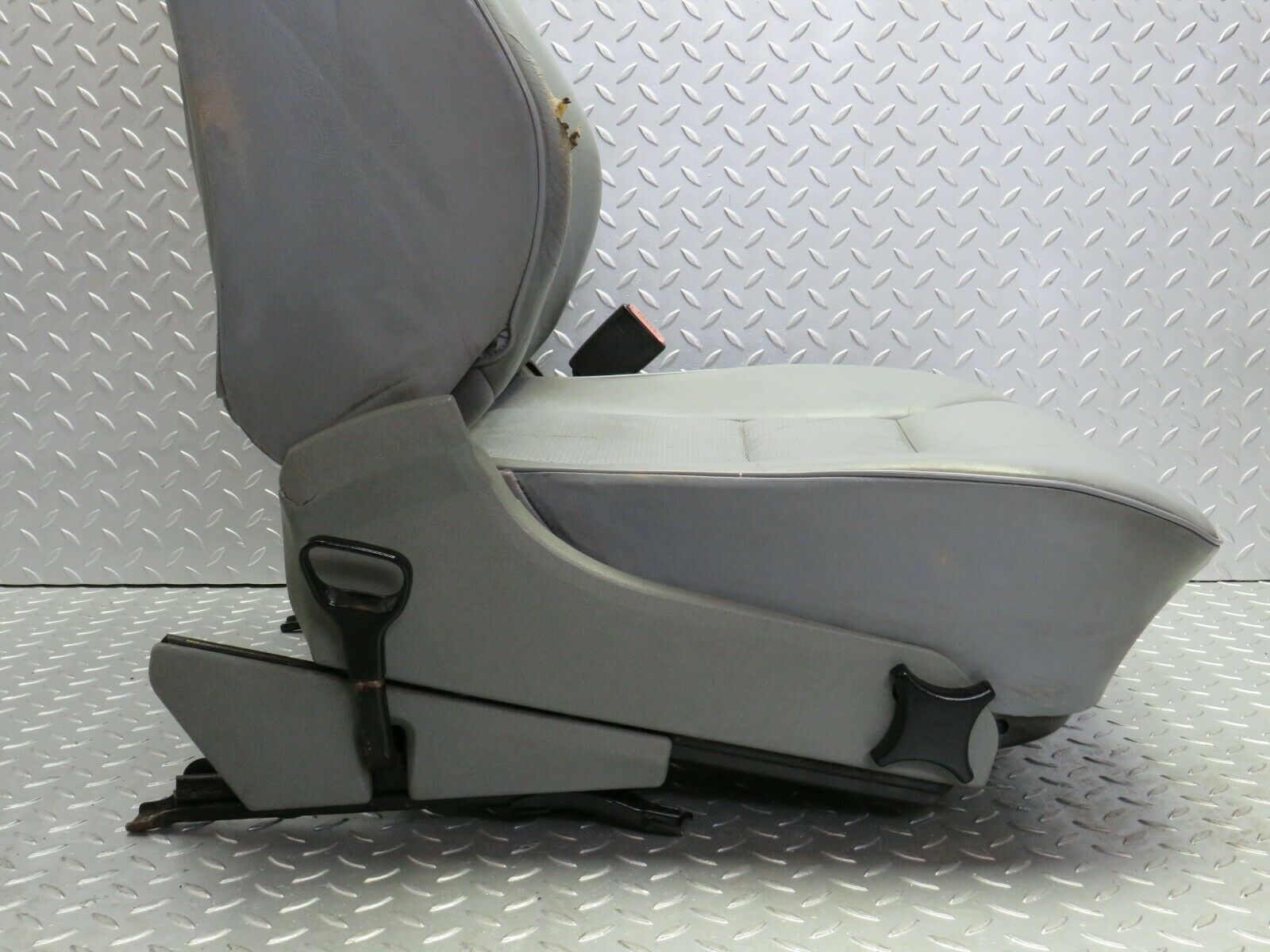 22382 Mercedes-Benz C124 E220 Coupe Front Right Seat Leather Grey 1249102350