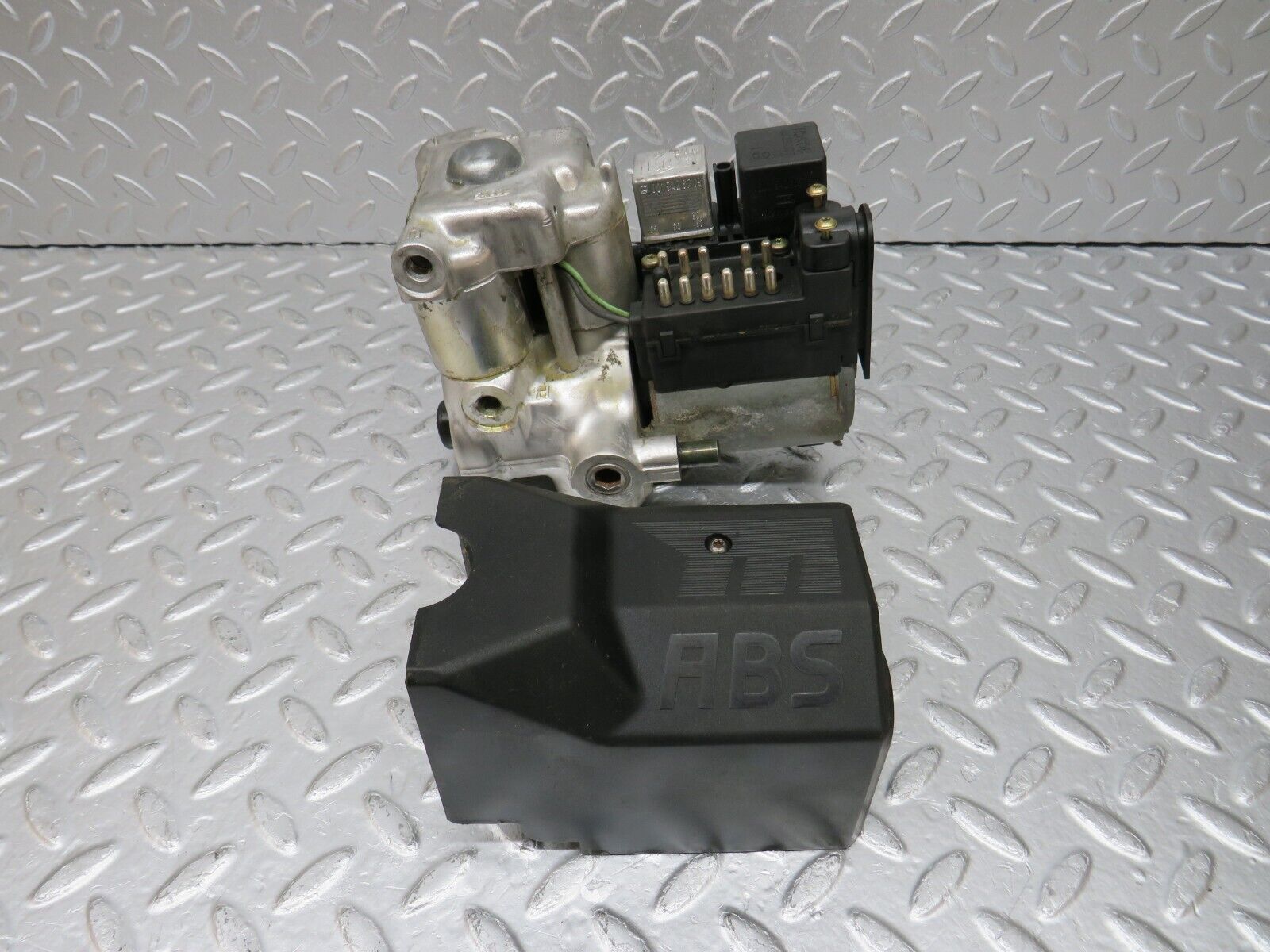 33273 Mercedes-Benz W202 C180 ABS Pump Bosch 0265200043