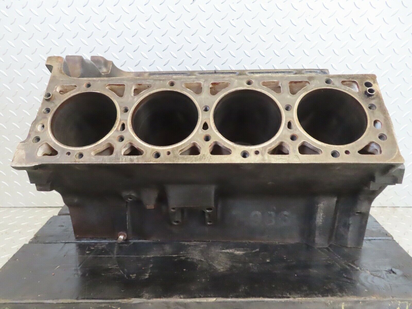 17827 Mercedes-Benz W116 450SEL Engine Block 1170111101 M117.986