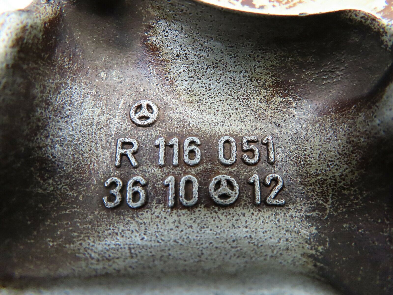 6273 Mercedes-Benz W126 380SE Camshaft Bearing Tower 1160513610