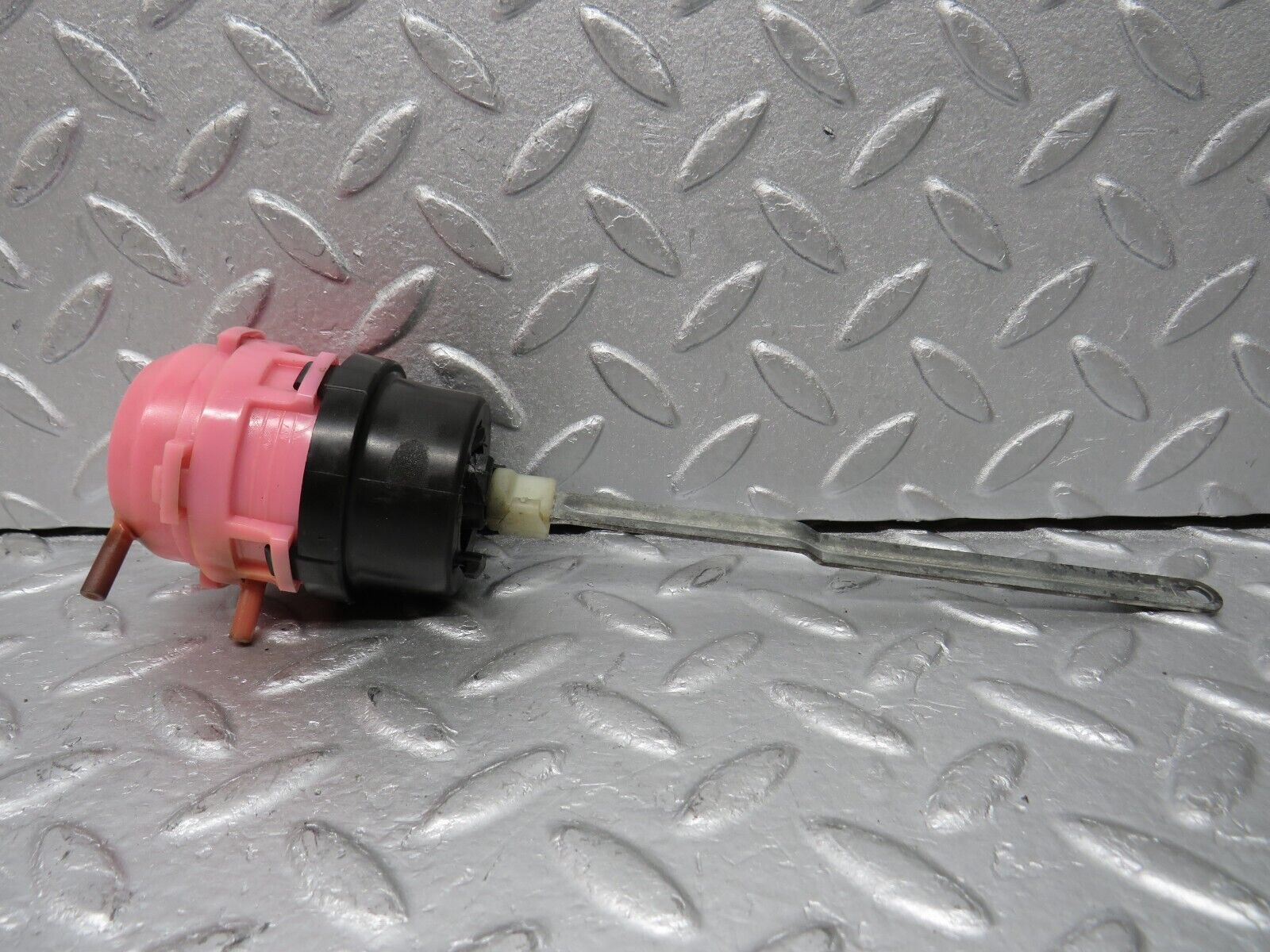 38057 Mercedes-Benz A124 320E Cabriolet Heater Box Vacuum Actuator