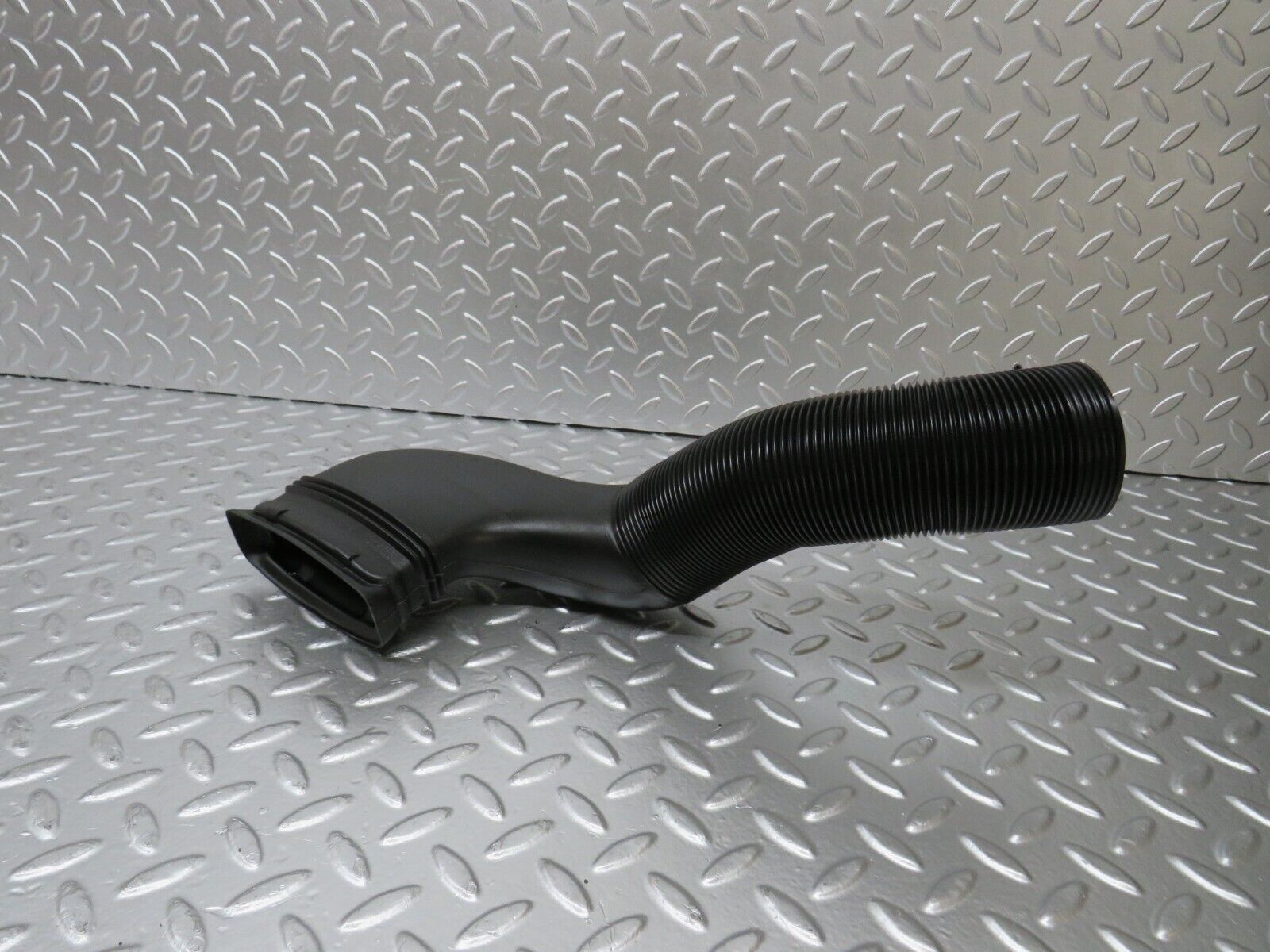 25139 Mercedes-Benz W201 190D Air Duct Heater Ventilation Right 2018311846