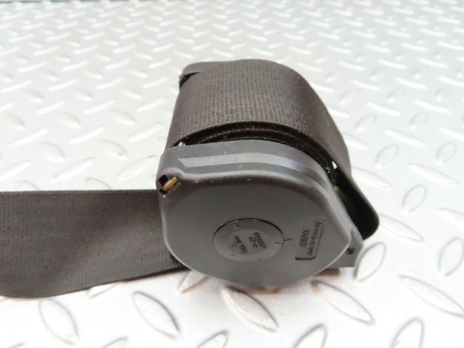 5774 Mercedes-Benz W123 200 Front Right Seat Belt