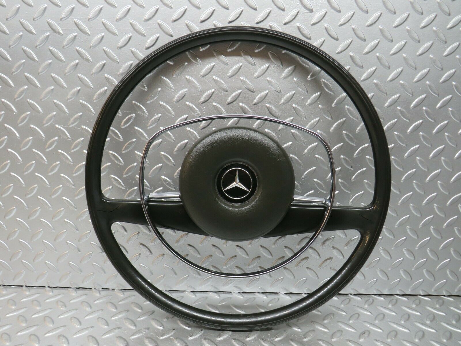 24529 Mercedes-Benz W108 Steering Wheel