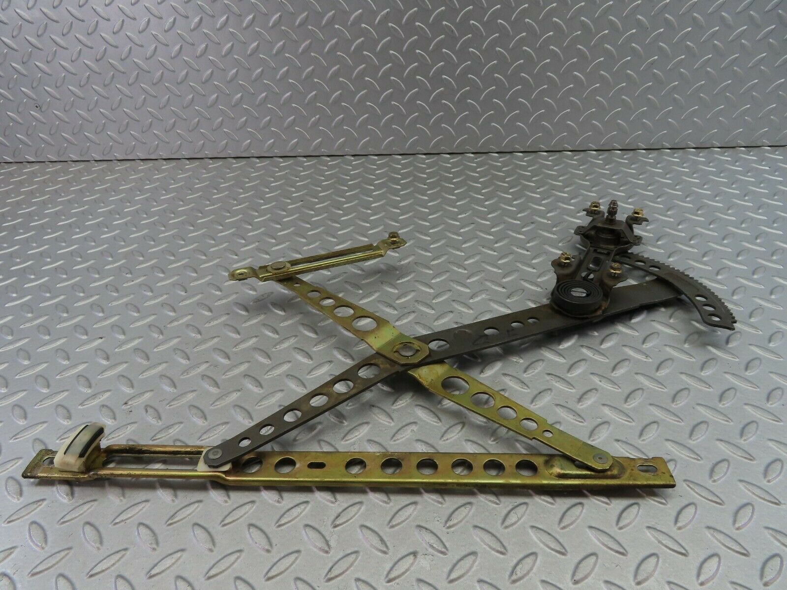 7727 Mercedes-Benz S123 230TE Wagon Front Right Manual Window Regulator