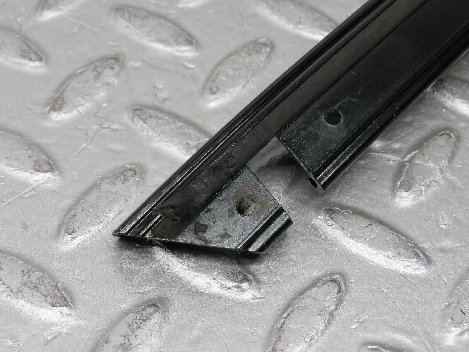 37895 Mercedes-Benz A124 320E Cabriolet A Pillar Sealing Rail Trim Left Side