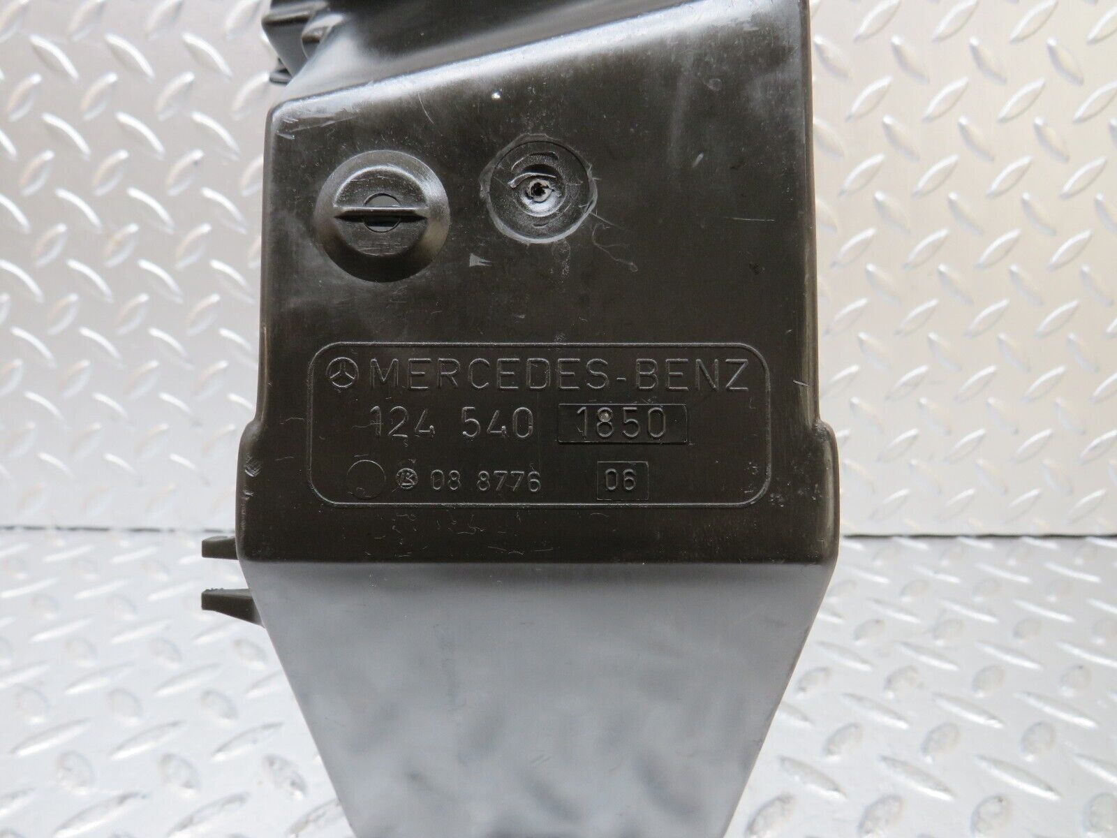 26581 Mercedes-Benz C124 220CE Coupe Fuse Box 1245401850 1245400282