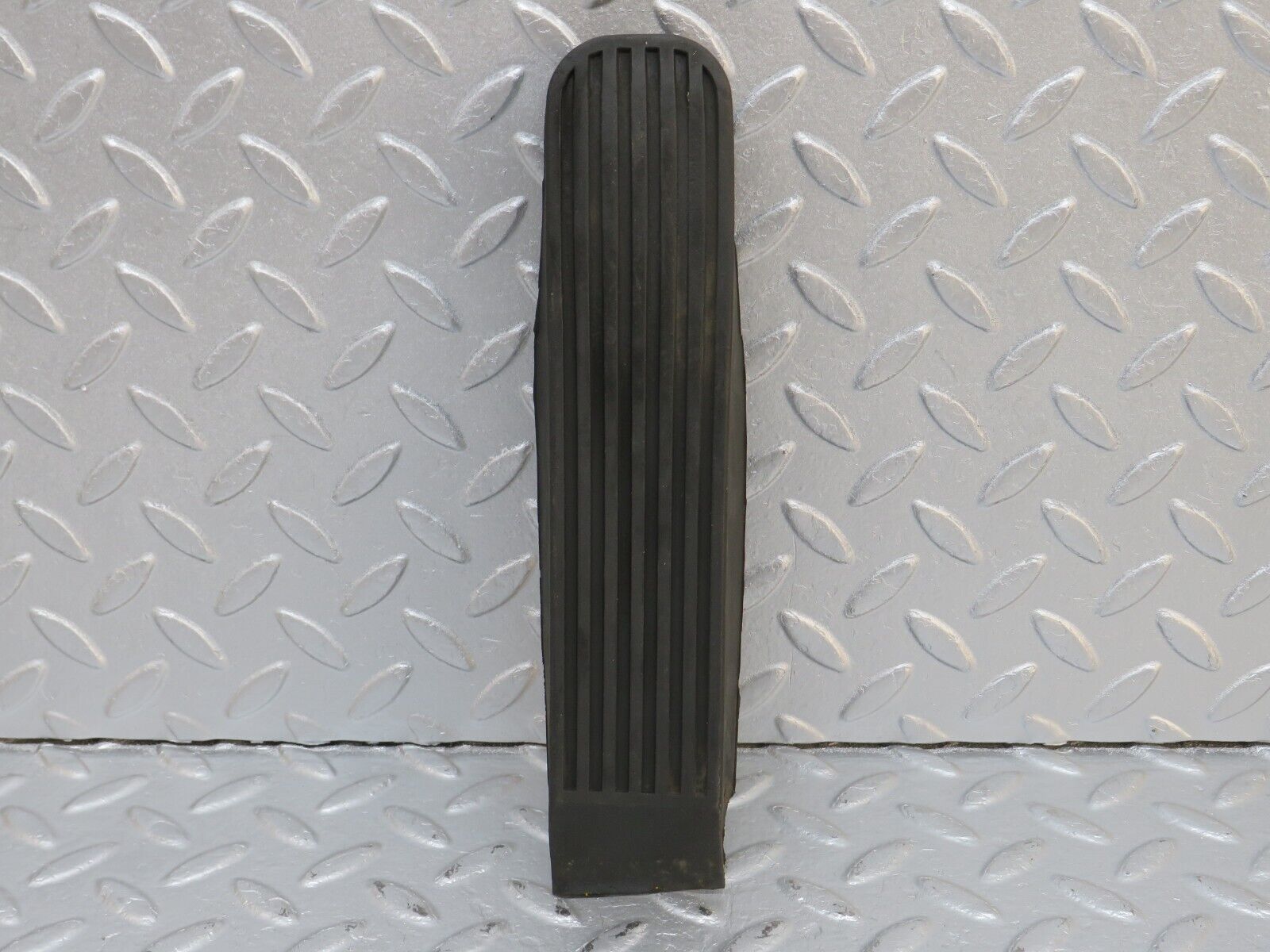 40218 Mercedes-Benz W110 230 Accelerator Pedal Rubber 1103000002