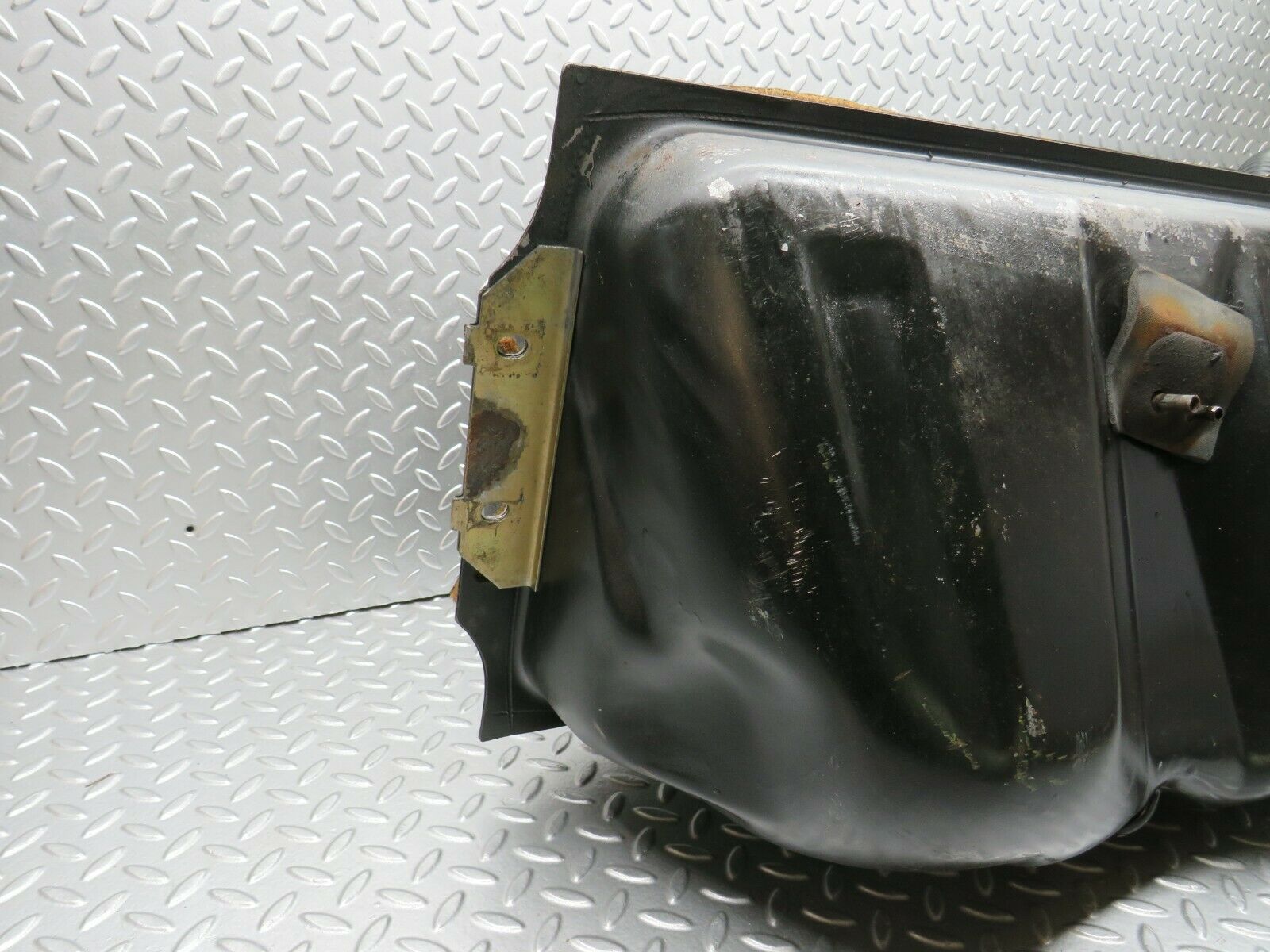 22924 Mercedes-Benz C107 450SLC Coupe Fuel Tank