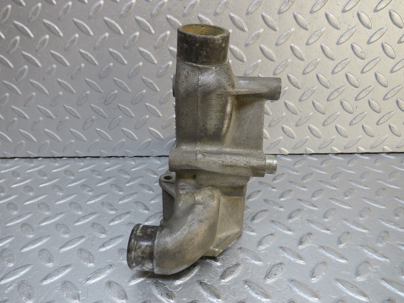 37589 Mercedes-Benz W109 300SEL Air Suspension Compressor Bracket 1161311335