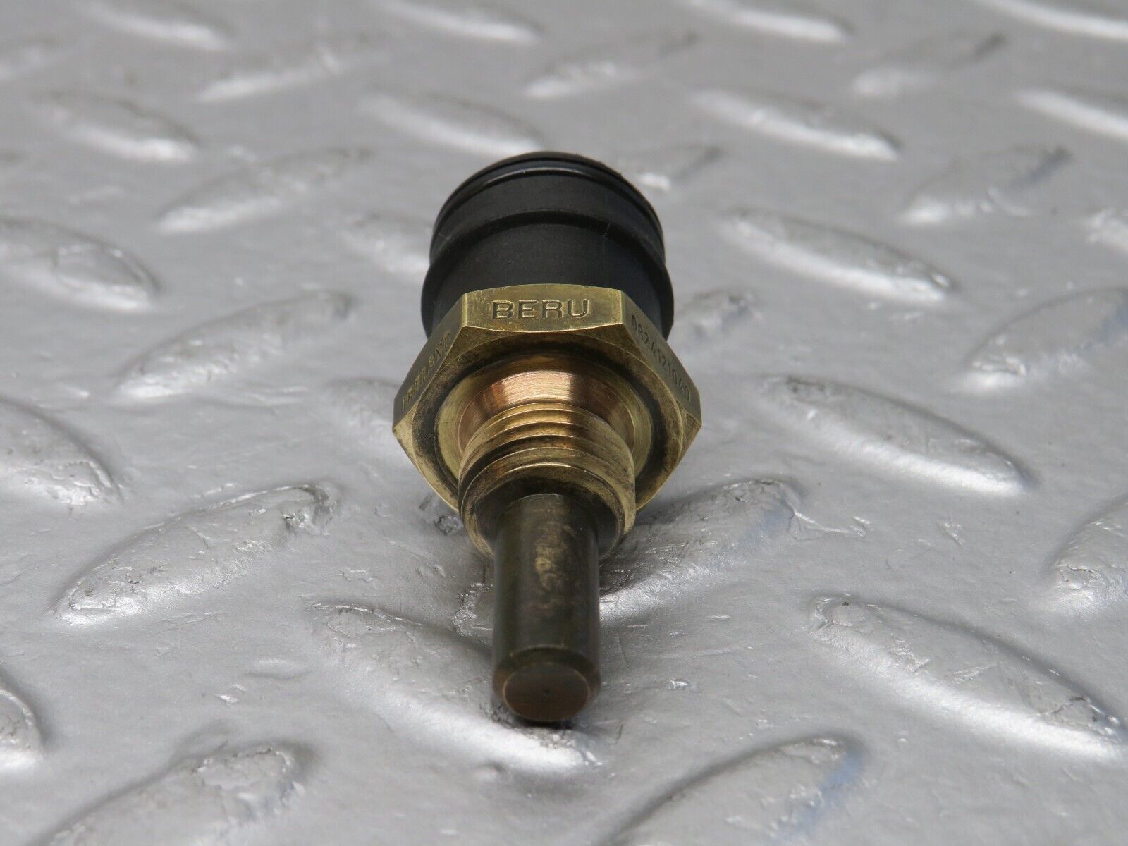 38127 Mercedes-Benz A124 320E Cabriolet Coolant Temperature Sensor Beru 0095423517 0824121040