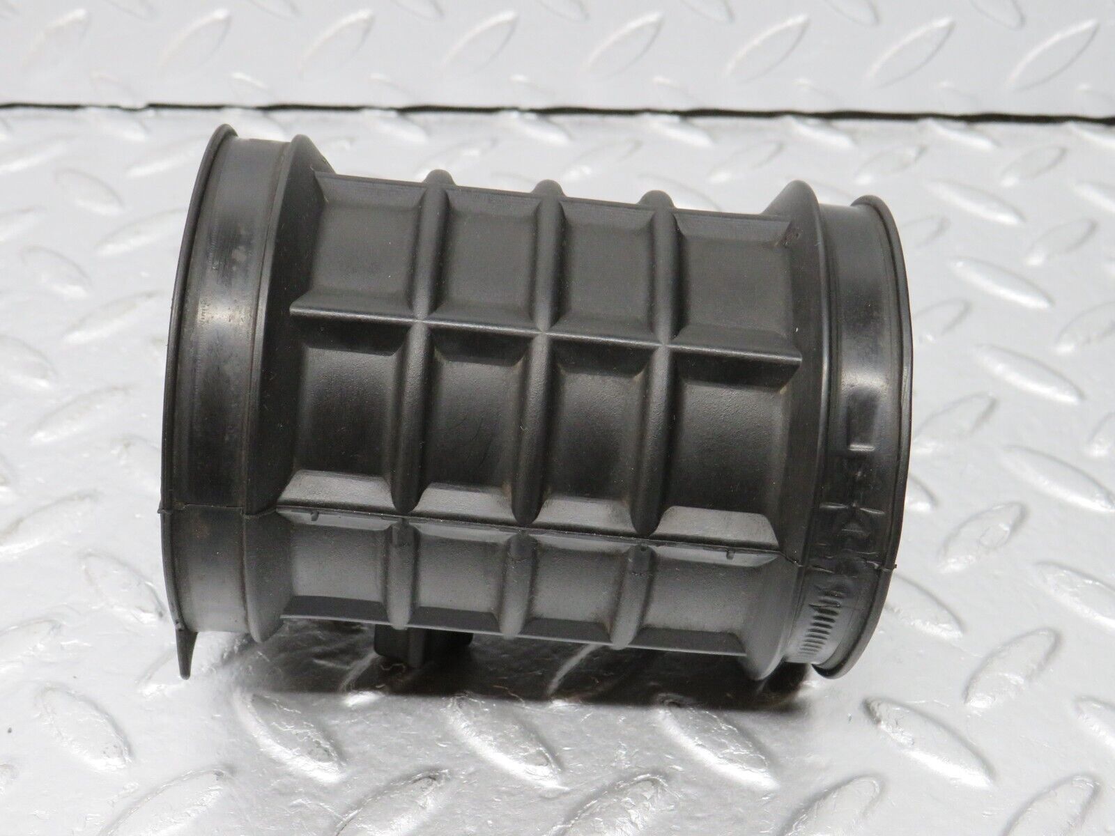 39406 Mercedes-Benz R129 320SL Coupe Air Intake Pipe 1041410990