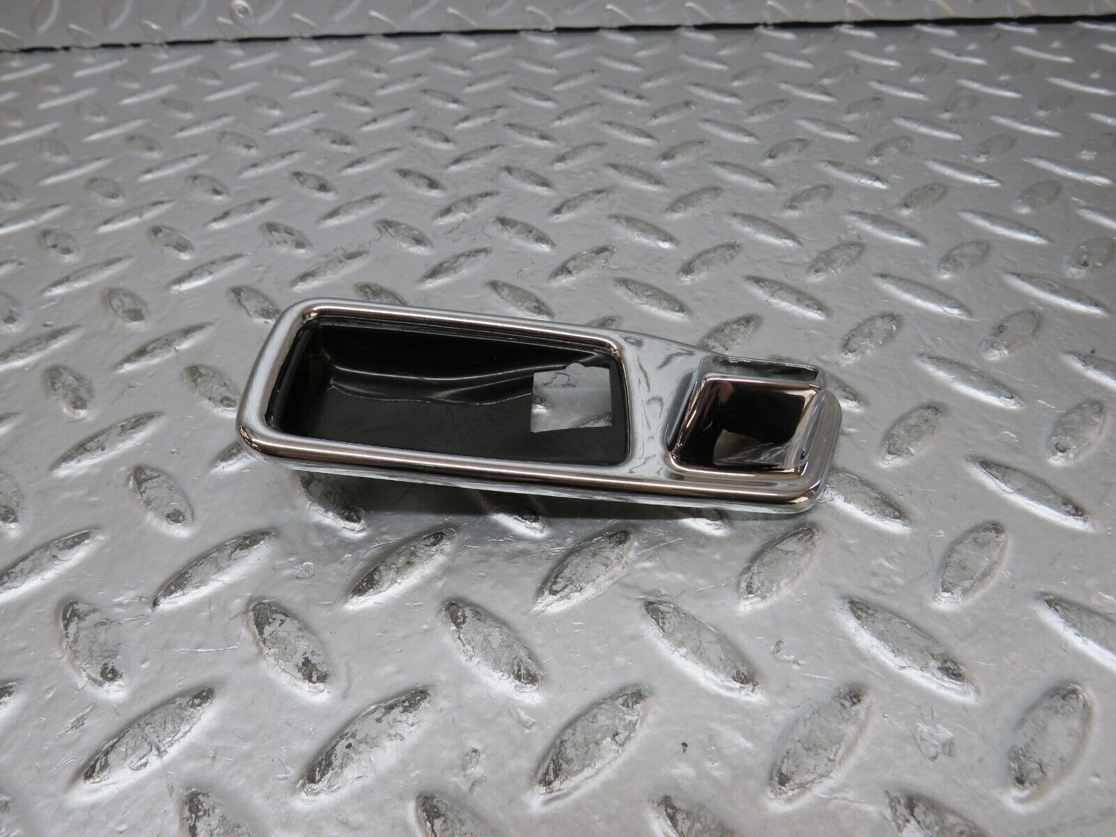 27173 Mercedes-Benz W123 280E Chrome Frame Door Opener Front Left 1167660211