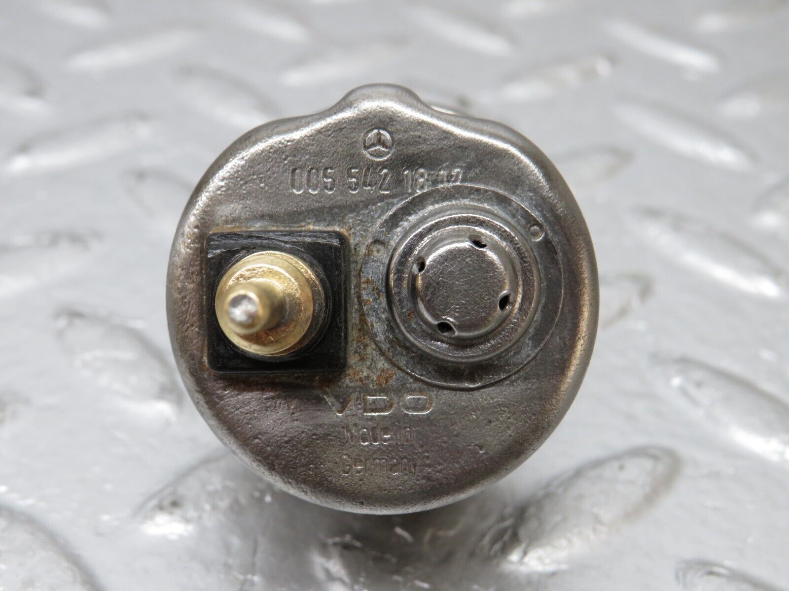 34484 Mercedes-Benz C126 380SEC Coupe Oil Pressure Sensor 0055421817