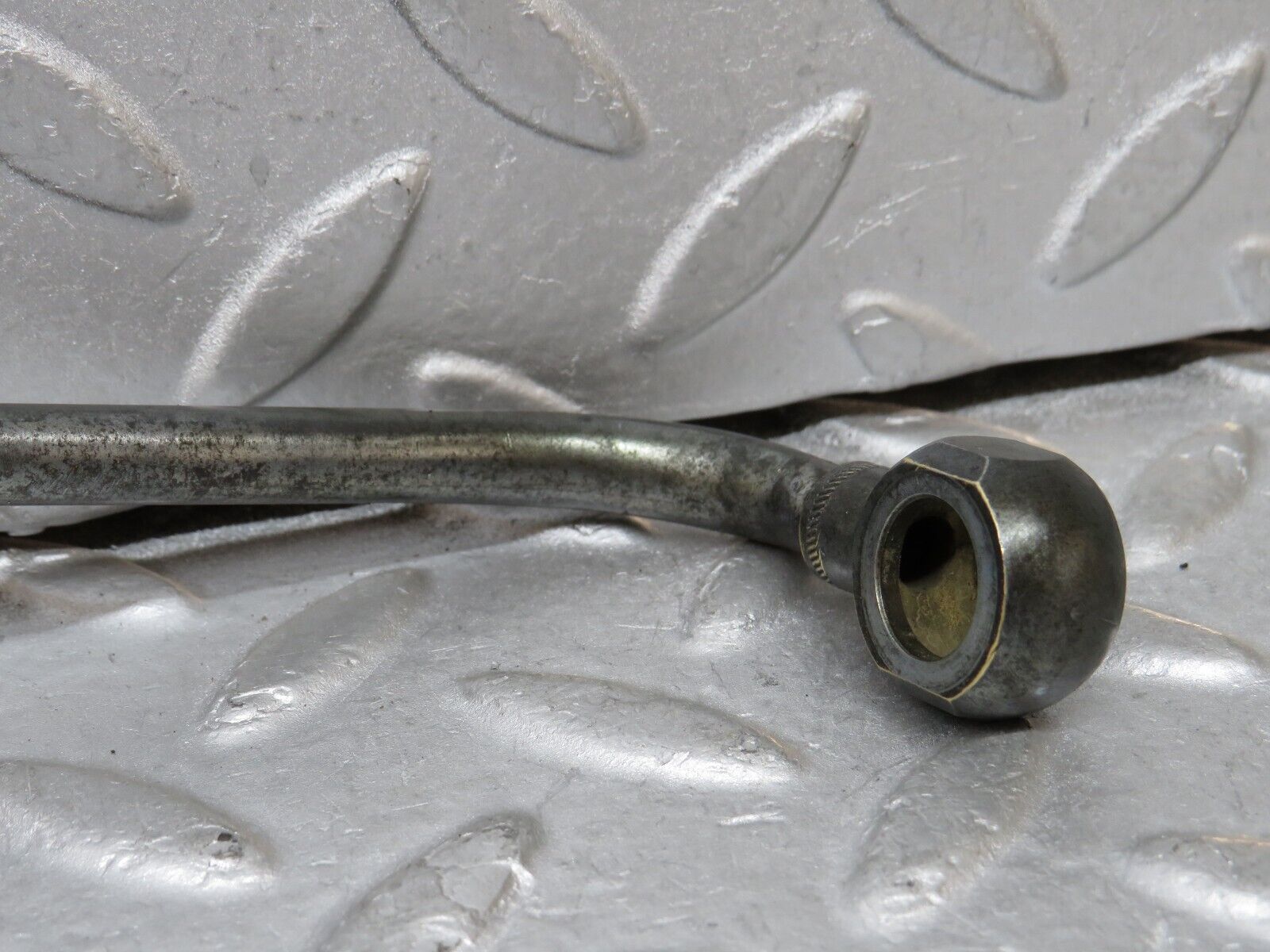 37991 Mercedes-Benz A124 320E Cabriolet Fuel Pipe Line