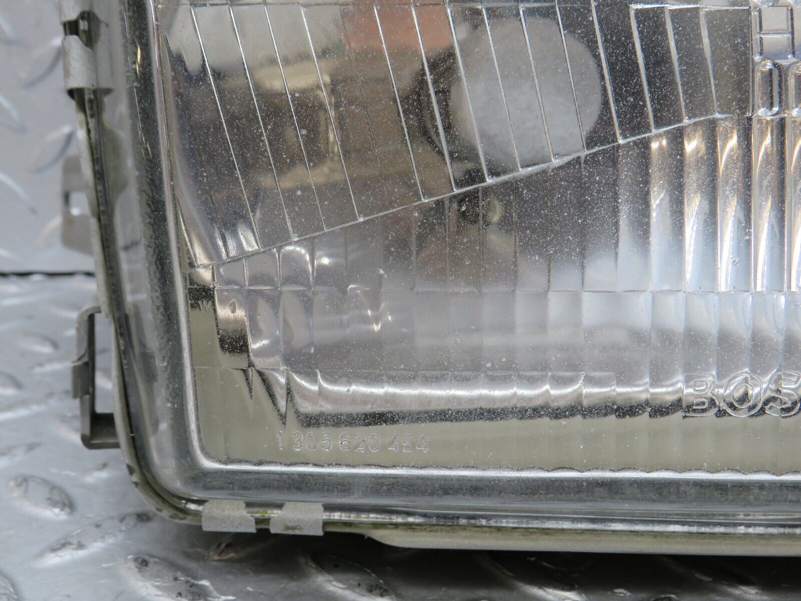 36377 Mercedes-Benz W126 420SE Headlight Bosch Right 1305235092 1305620454