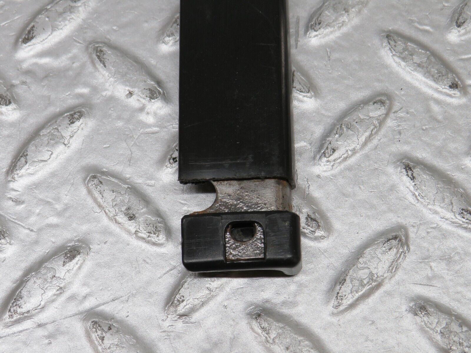 36304 Mercedes-Benz W126 420SE Seat Belt Runner