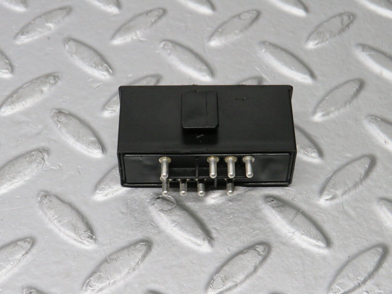 38396 Mercedes-Benz R129 280SL Coupe Right Seat Locking Relay 1298210147