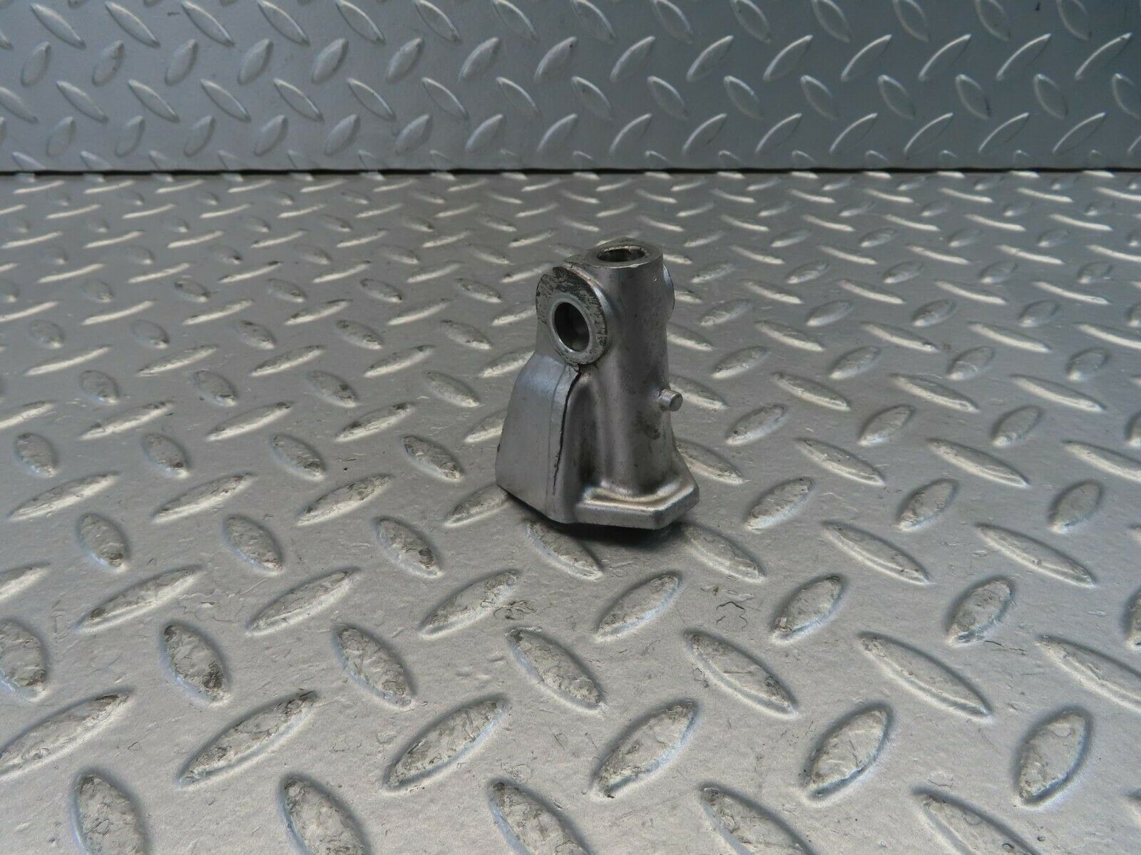 10970 Mercedes-Benz W115 220D Rocker Arm Support 6150550110