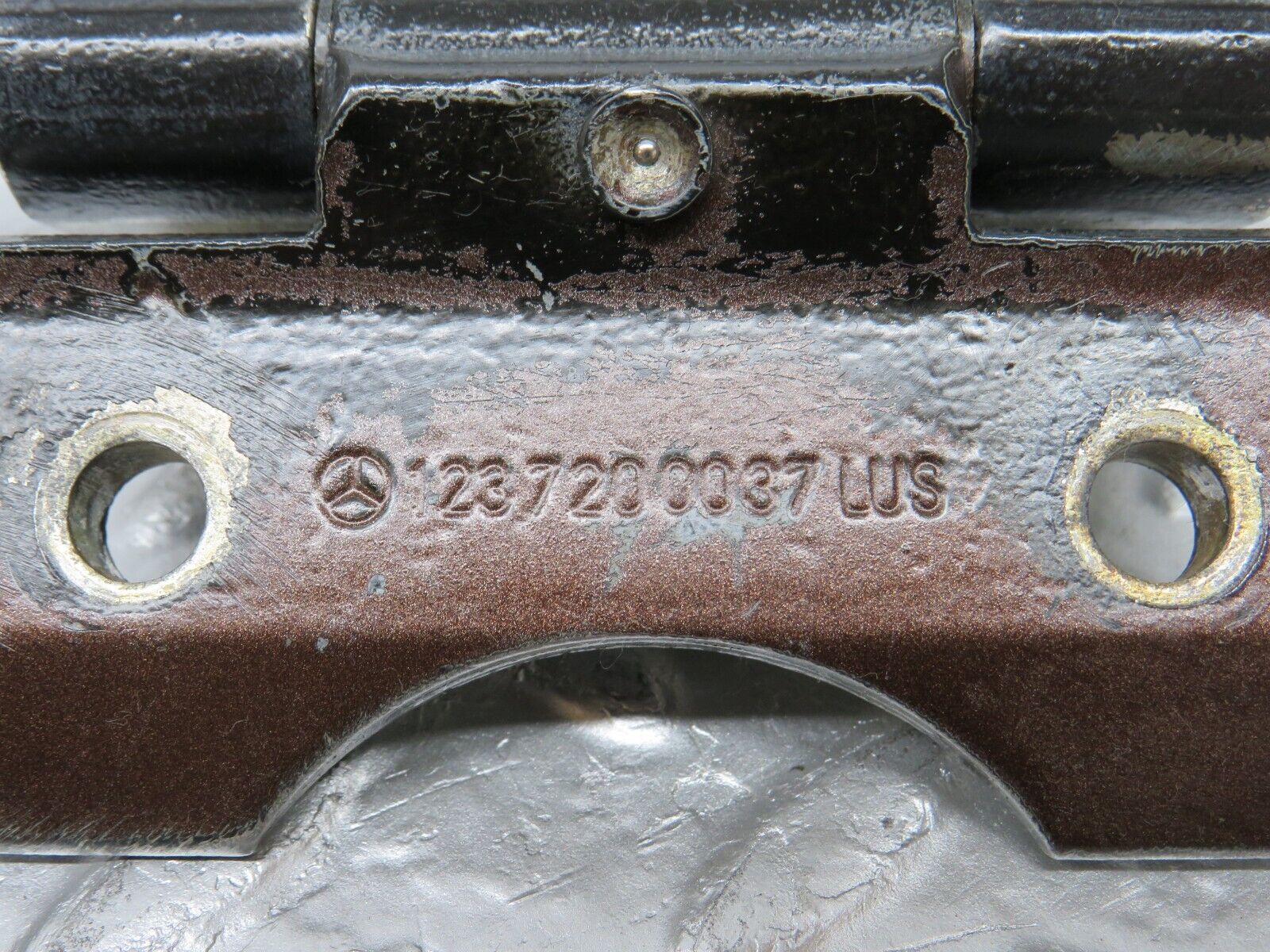 34321 Mercedes-Benz C126 380SEC Coupe Door Hinge Pair 1237200037
