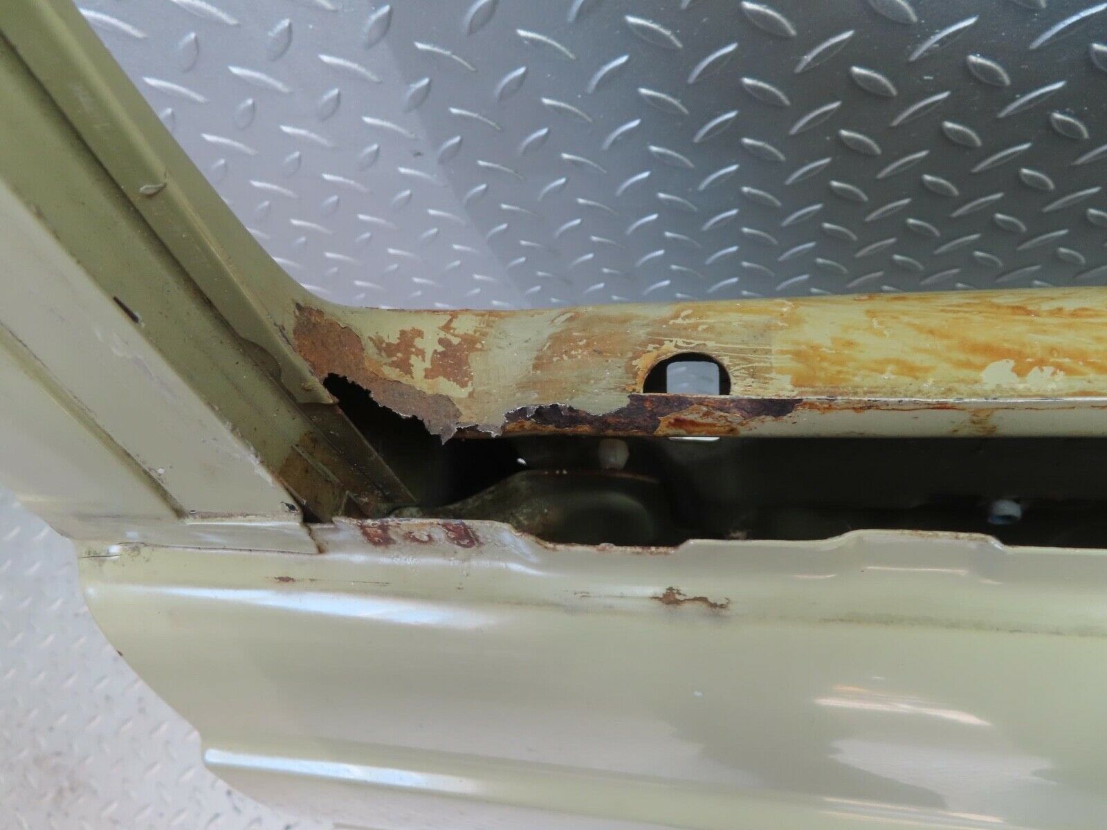 13642 Mercedes-Benz W123 200 Rear Left Door