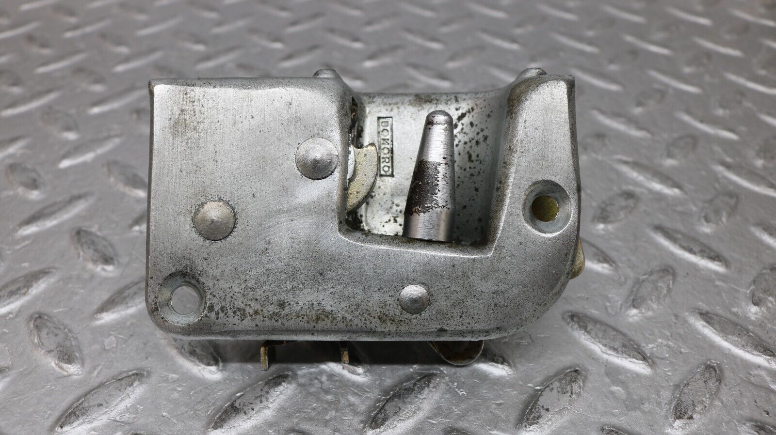 37266 Mercedes-Benz W109 300SEL Front Right Door Lock Mechanism