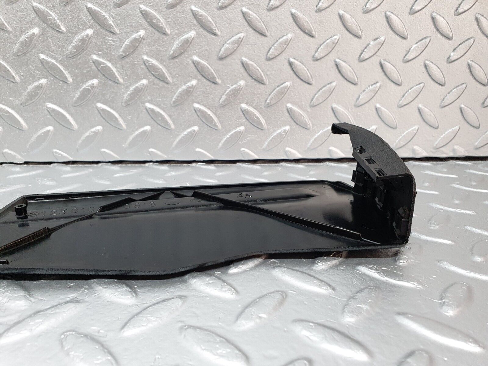 40788 Mercedes-Benz W123 300D Front Right Seat Cover Trim Black 1239100618