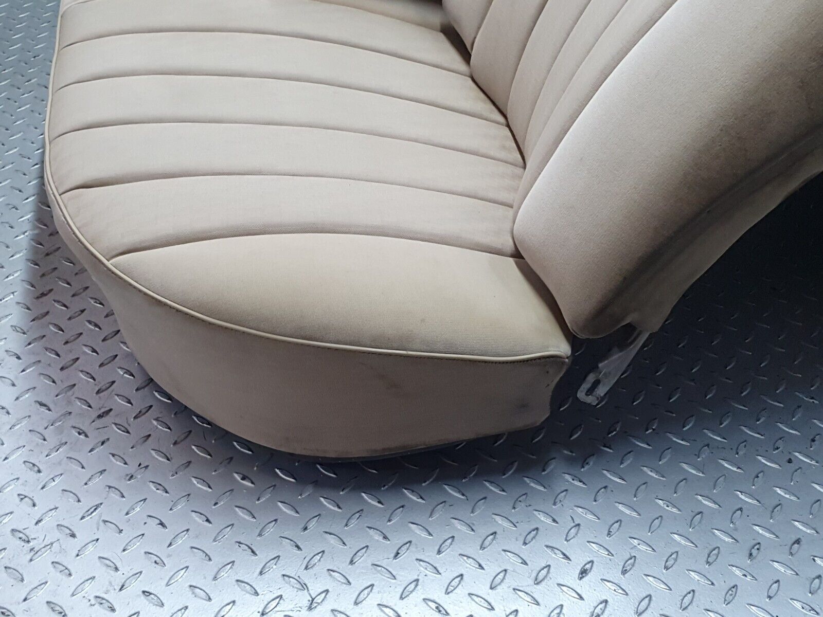 41135 Mercedes-Benz W126 300SE Rear Seat Beige 1269200650